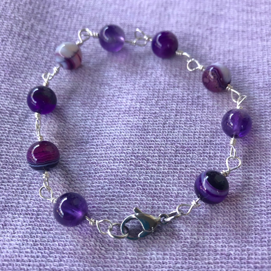 Braccialetto con pietre viola